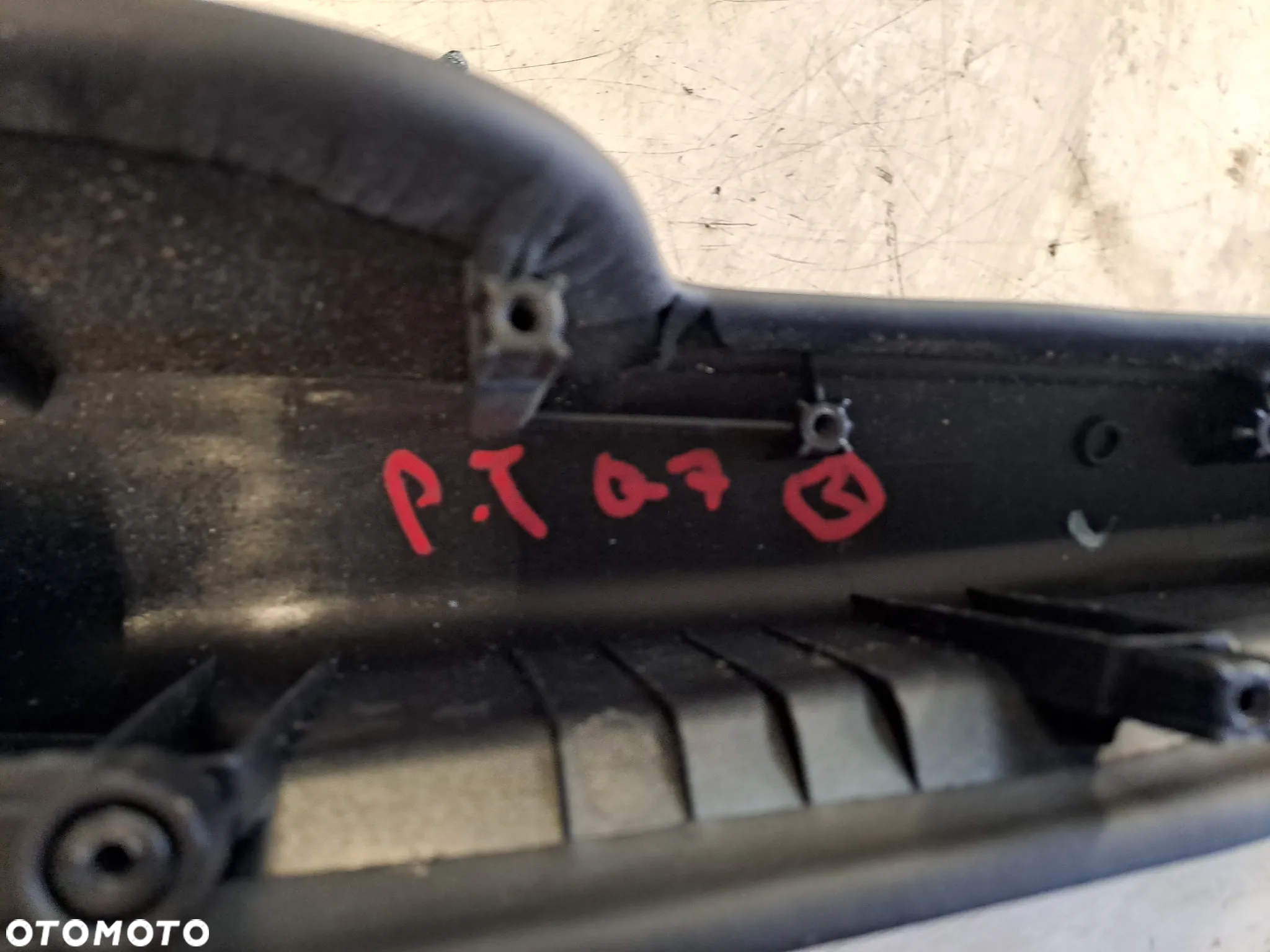 AUDI Q7 4M 16r PODŁOKIETNIK DRZWI PRAWY TYŁ - 2