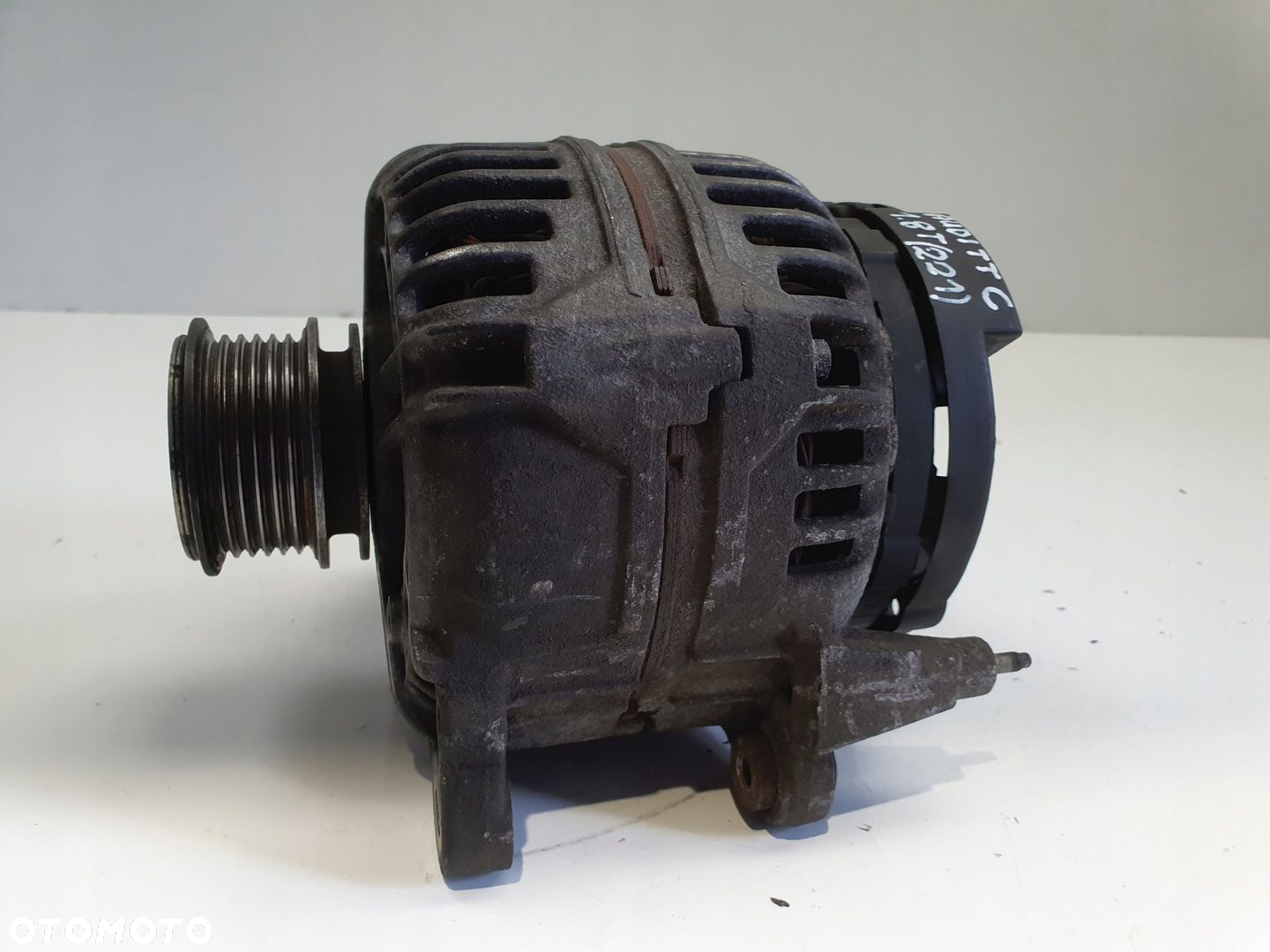 Audi TT 1.8 T ALTERNATOR bosch 028903028E 120A - 5