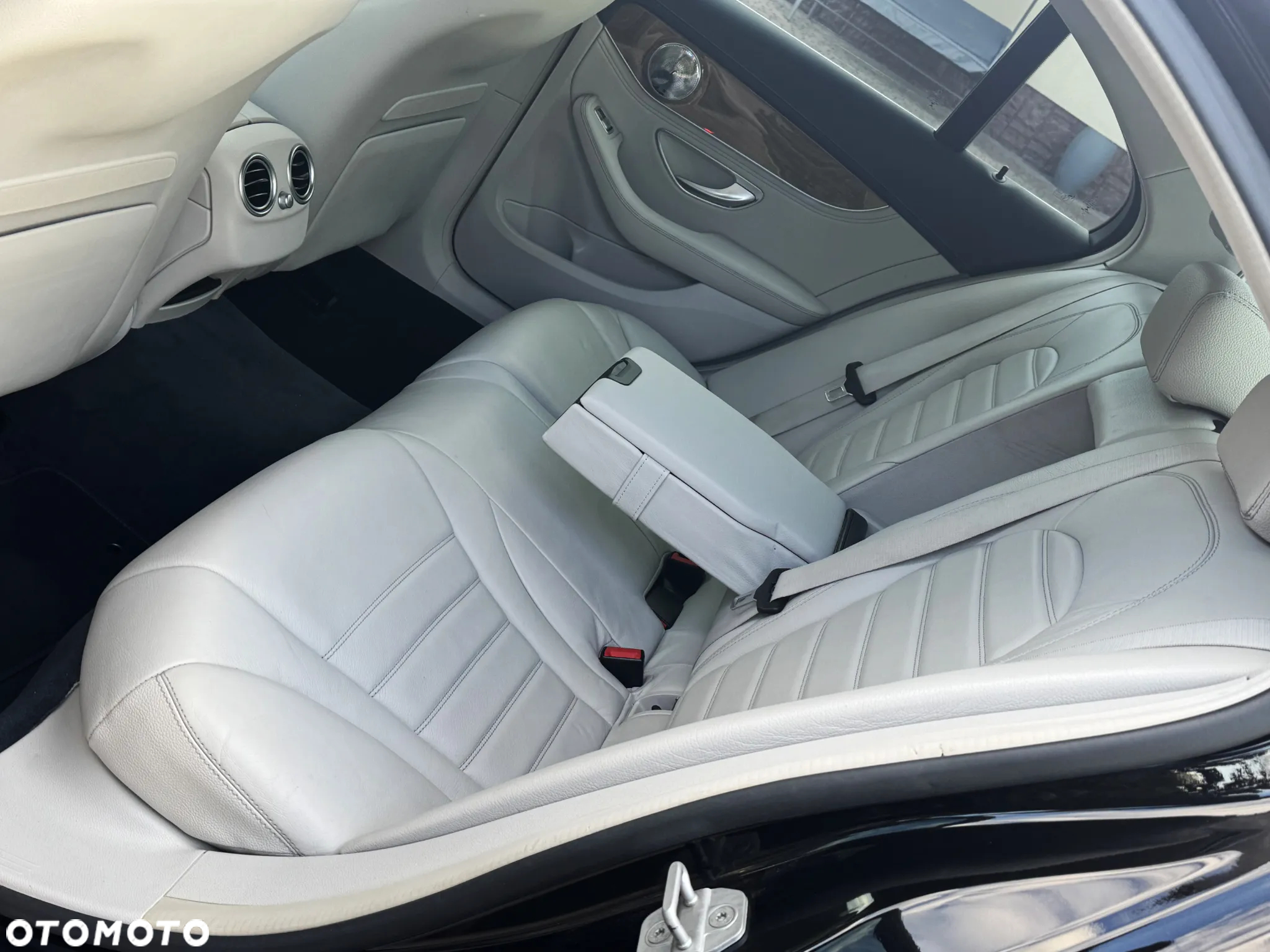 Mercedes-Benz Klasa C 250 7G-TRONIC - 36