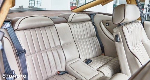 Aston Martin Virage - 10