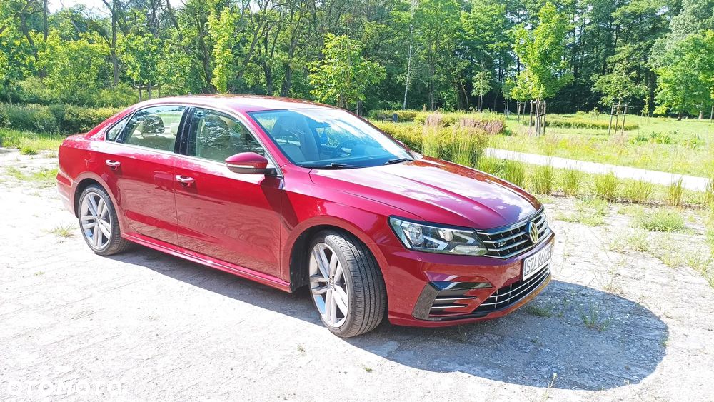 Volkswagen Passat - 1