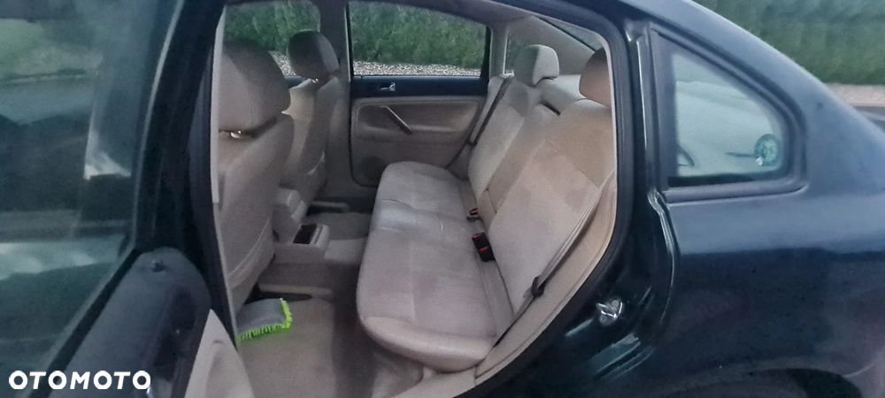 Volkswagen Passat 1.9 TDI Highline - 7