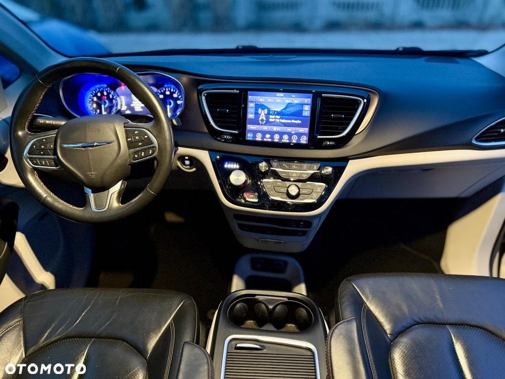 Chrysler Pacifica - 19