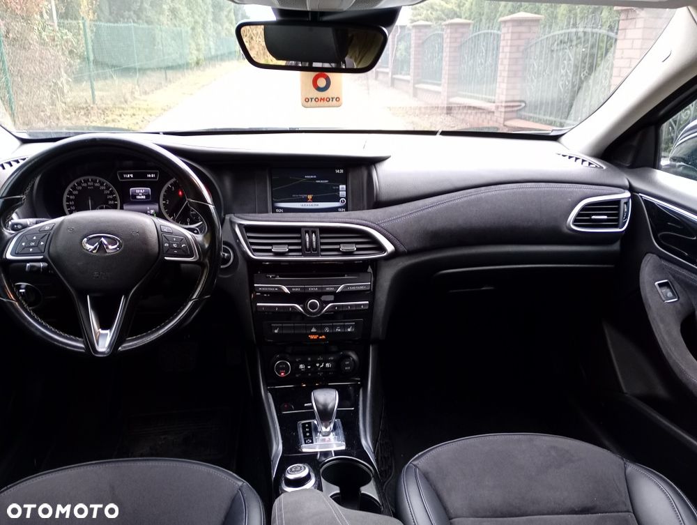 Infiniti Q30 - 8