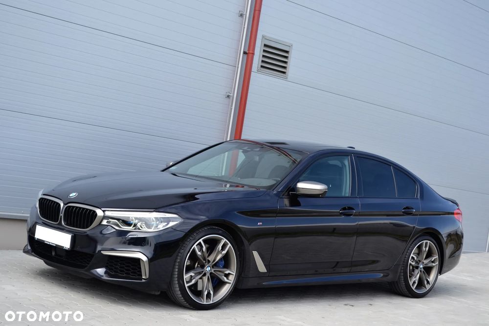 BMW Seria 5 M550i xDrive sport - 9