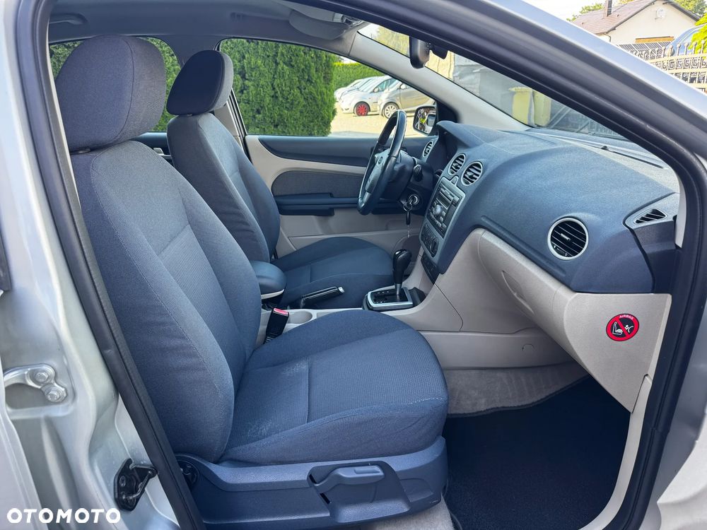 Ford Focus 2.0 16V Sport - 29