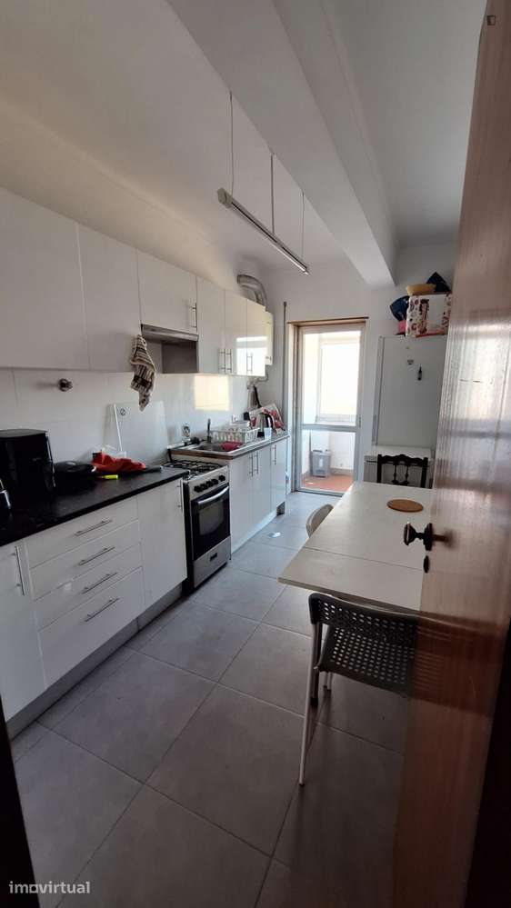 Quarto - localizado em Caparica Lisbon - Grande imagem: 2/3