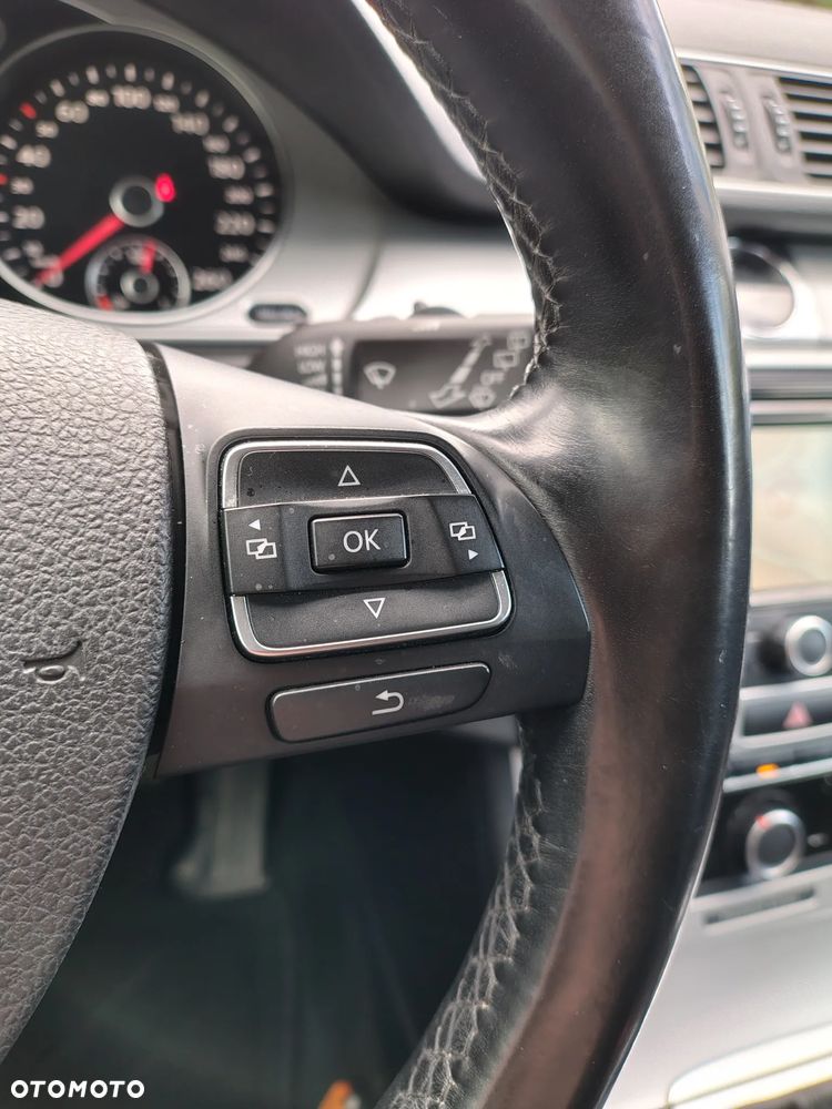 Volkswagen Passat 1.6 TDI DPF BlueMot Highline - 18
