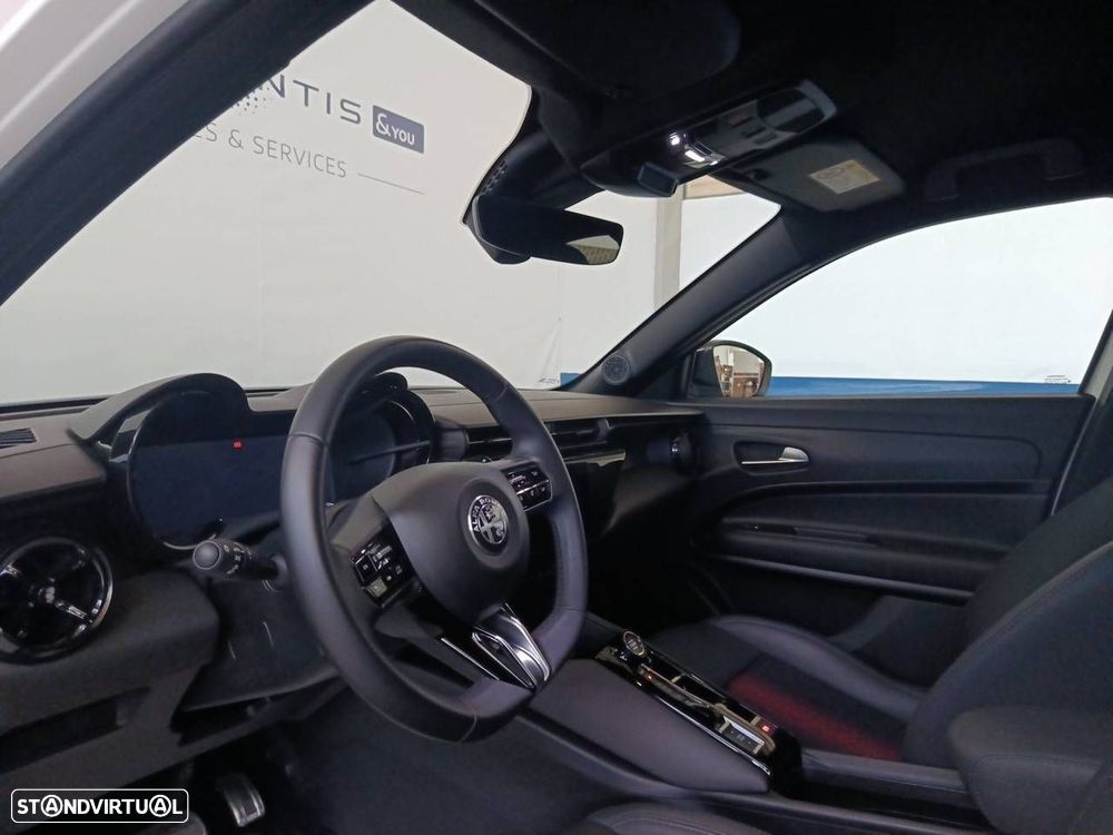 Alfa Romeo Junior 1.2 Speciale eDCT6 - 8