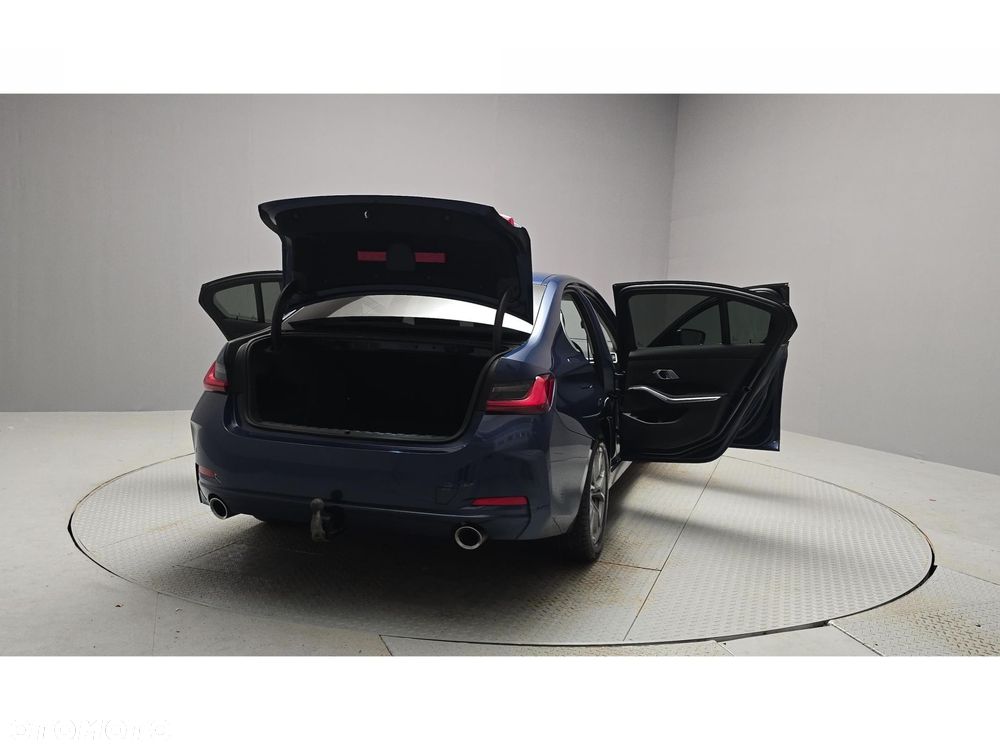 BMW Seria 3 320d xDrive - 12