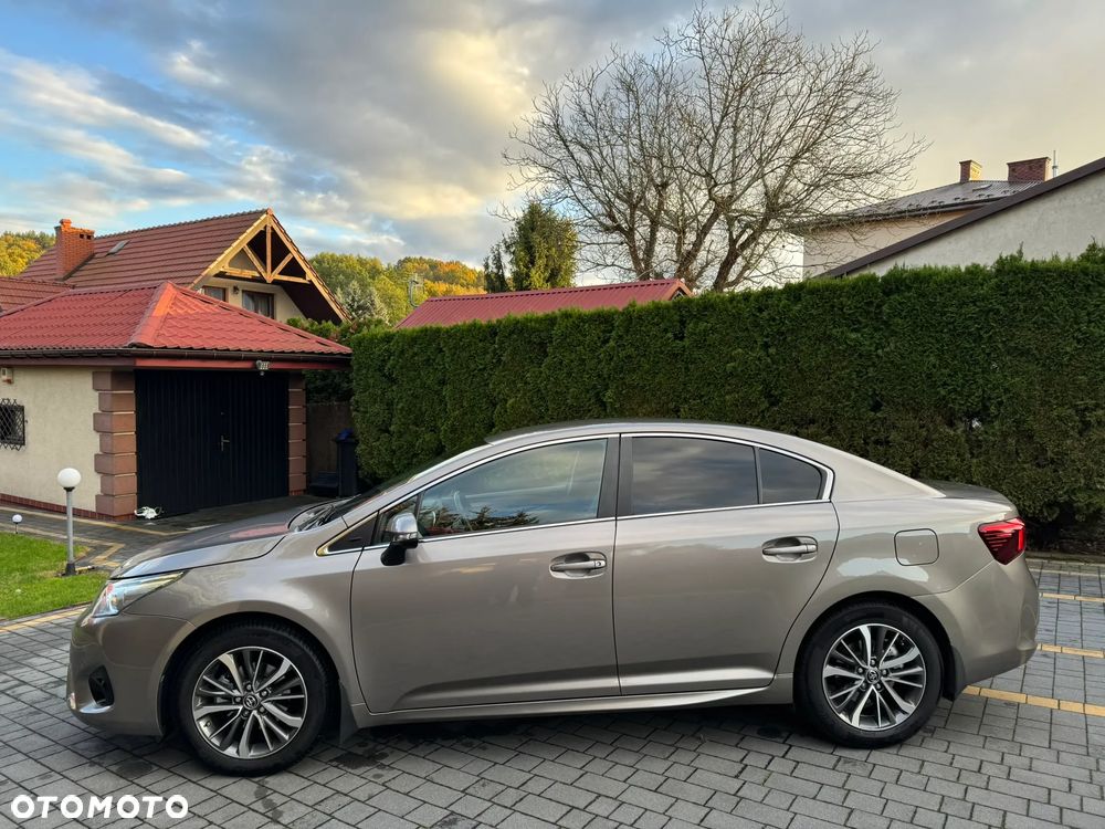 Toyota Avensis 2015 photo 2