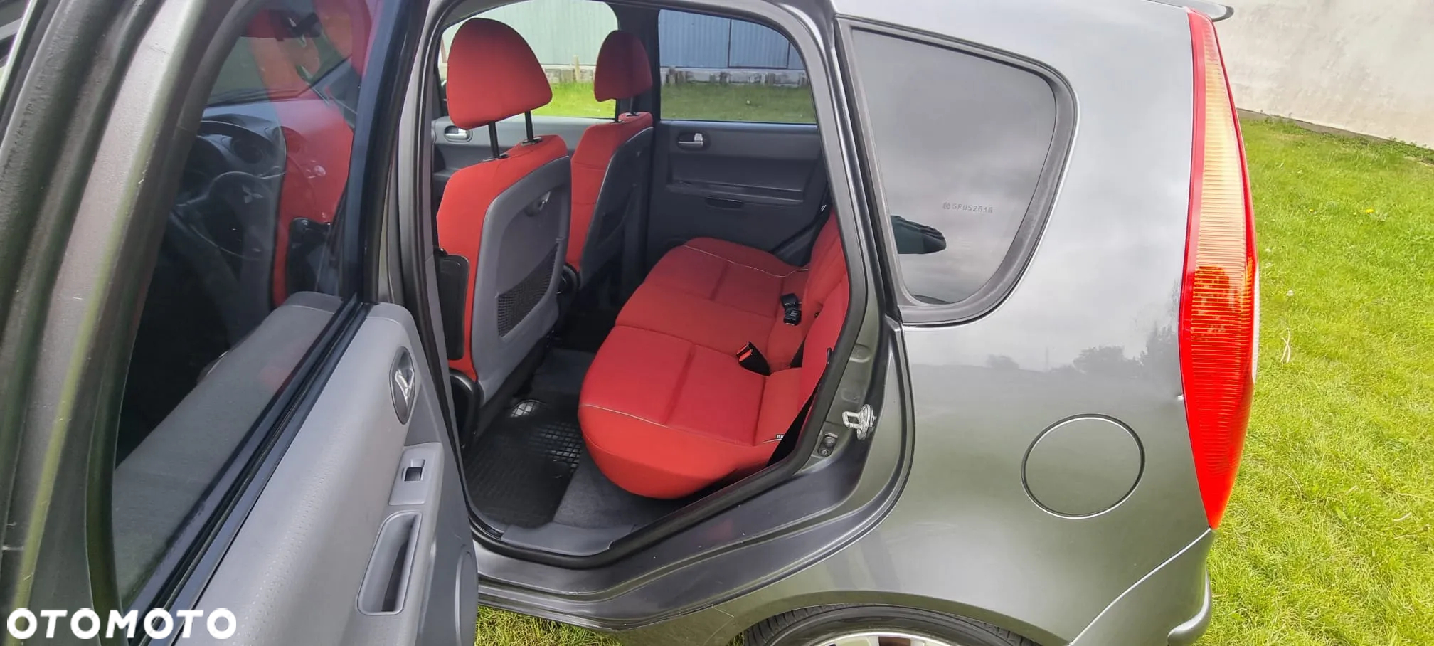 Mitsubishi Colt - 18
