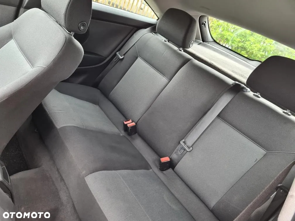 Opel Astra III GTC 1.7 CDTI Essentia - 17