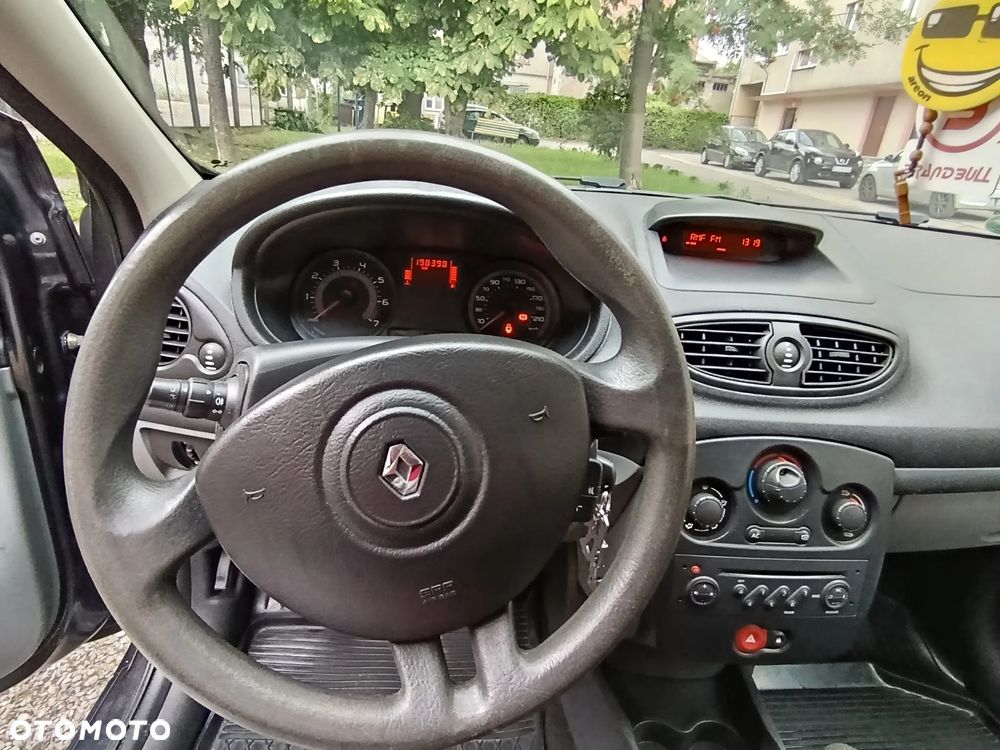 Renault Clio 1.2 16V Authentique - 31