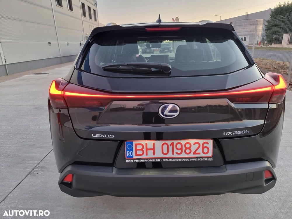 Lexus UX - 12