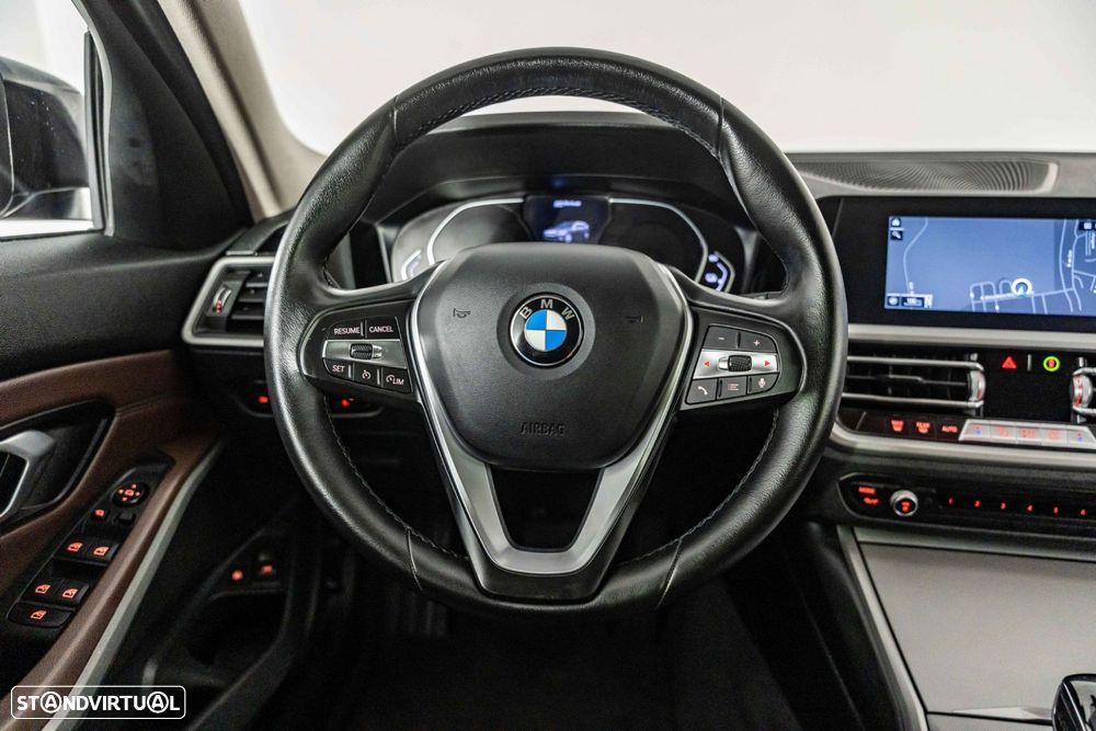BMW 330 e Line Luxury Auto - 32