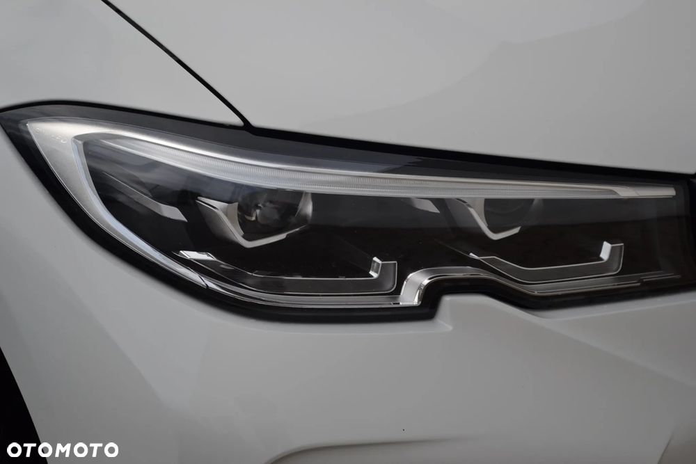 BMW Seria 3 318d Sport Line - 12