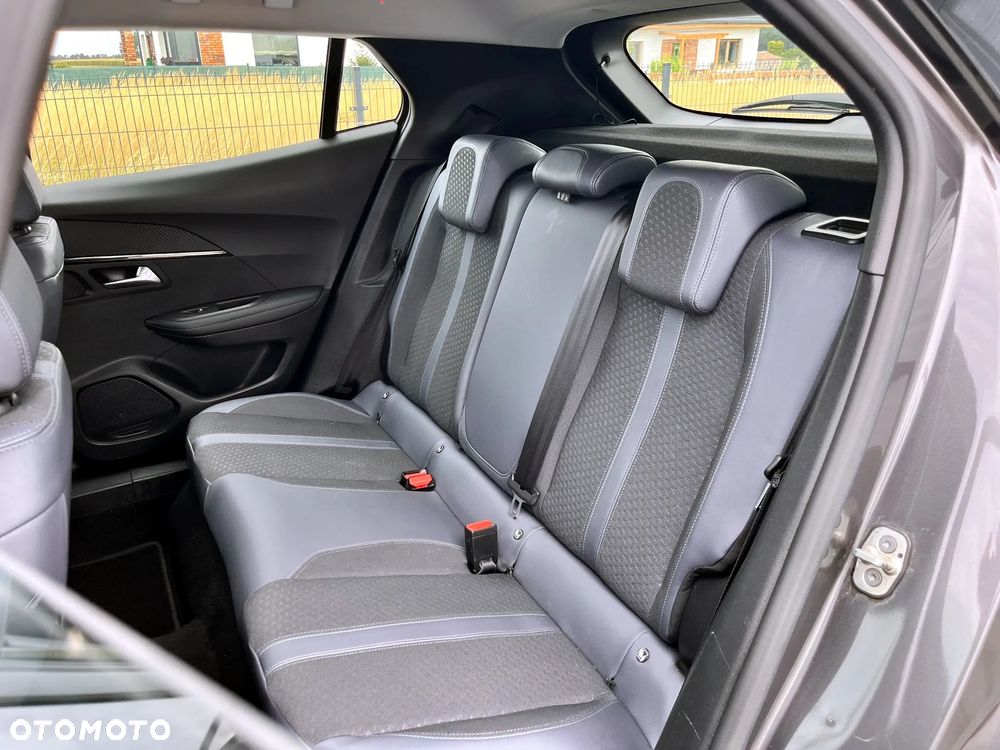 Peugeot 2008 1.2 PureTech Allure S&S EAT8 - 23