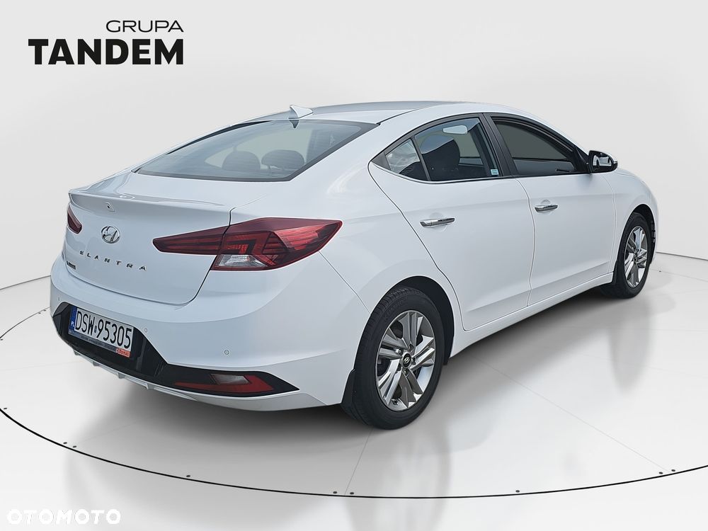 Hyundai Elantra 1.6 Comfort - 5