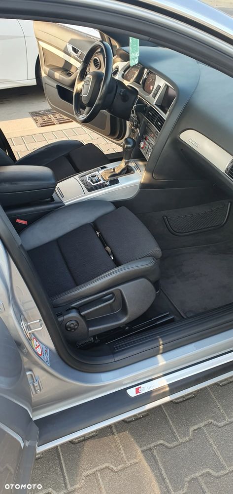Audi A6 Avant 3.0 TDI quattro S tronic - 25
