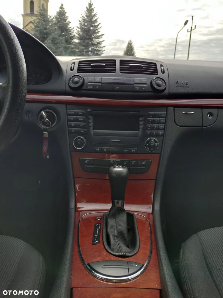 Mercedes-Benz Klasa E 200 T Kompressor Automatik Classic - 7