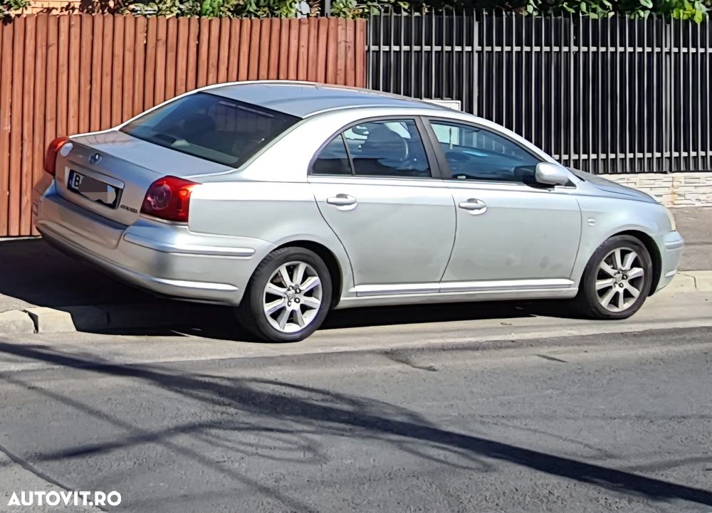 Toyota Avensis 1.8 Sdn. Sol - 1