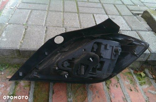 OPEL ASTRA 3 III H HB 04-07 5 DRZWI LEWA TYLNA LAMPA ORYGINAŁ - 2