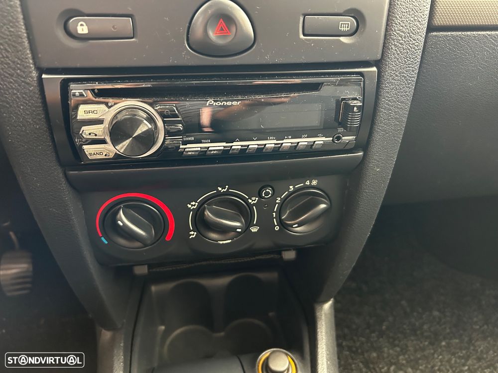 Renault Clio 1.5 dCi Confort Authentique - 13