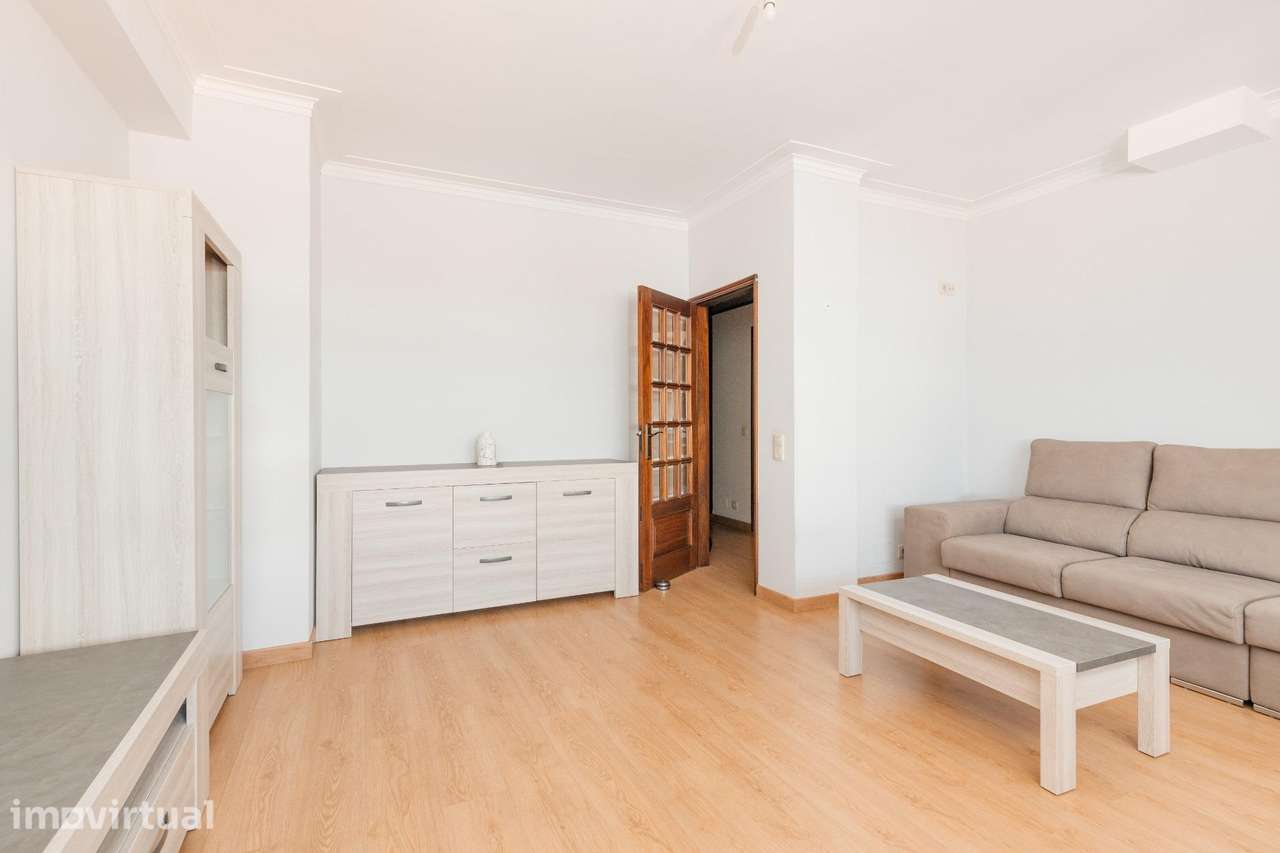 T2+1 com três lugares de garagem, em frente ao Jardim Soares dos... - Grande imagem: 5/29