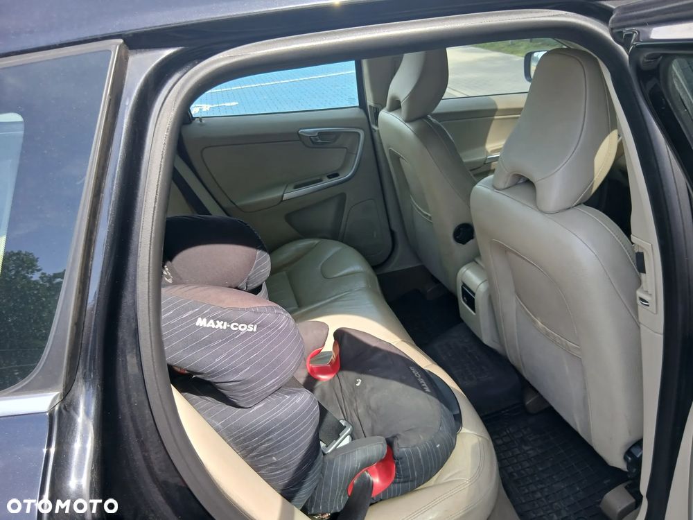 Volvo XC 60 2.4D AWD Momentum - 5