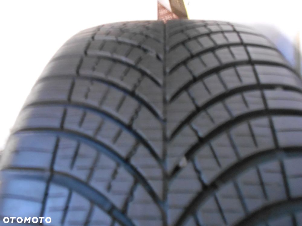 OPONA POJEDYNKA 215/55R17 GOODYEAR VECTOR 4 SEASONS GEN 3 DOT 3224 8.4MM - 2