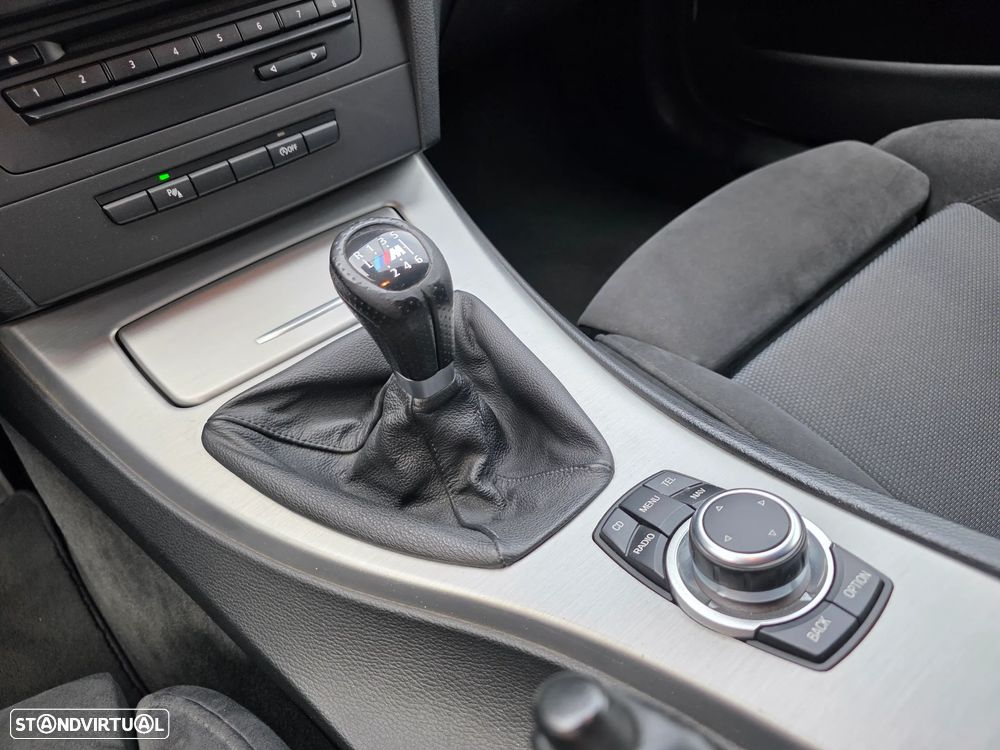 BMW 320 d Pack M - 25