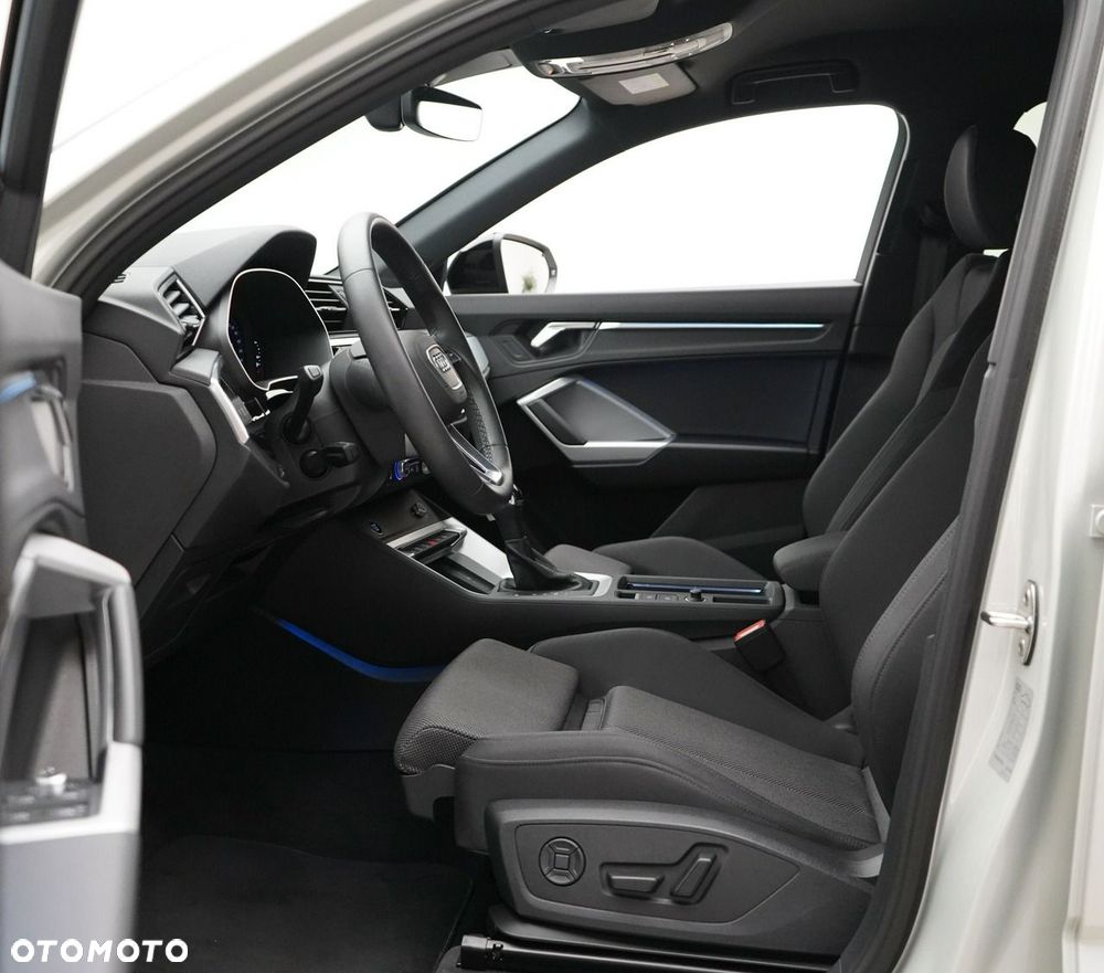 Audi Q3 Sportback - 13