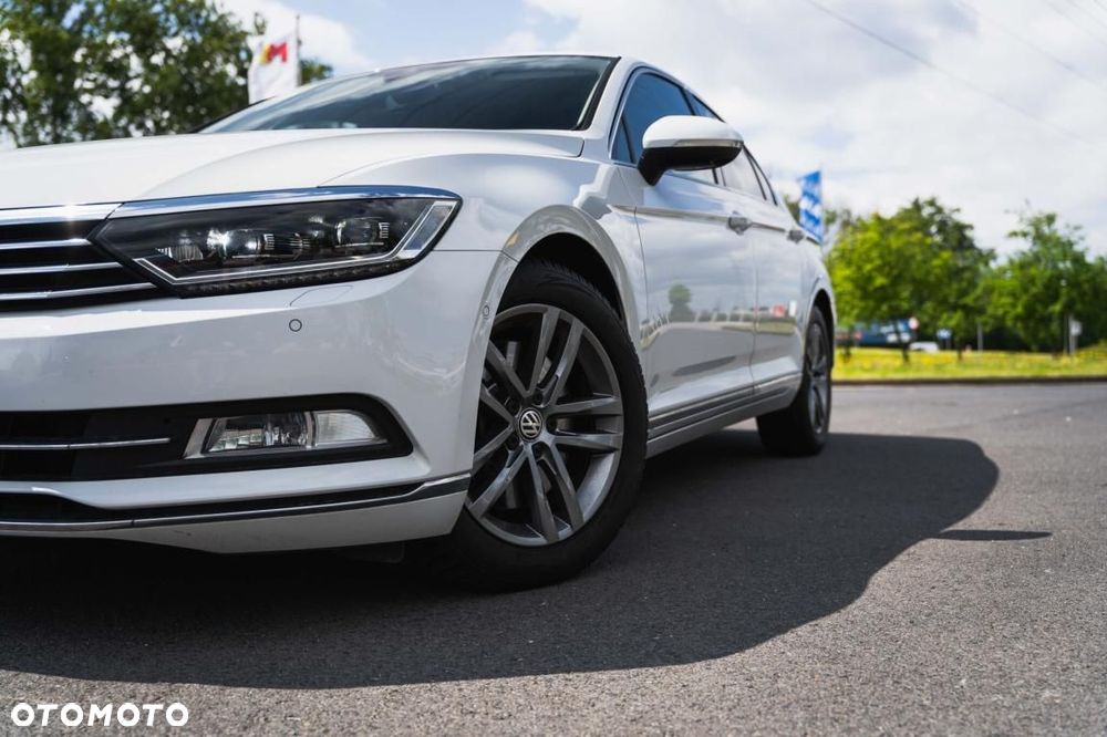 Volkswagen Passat - 11