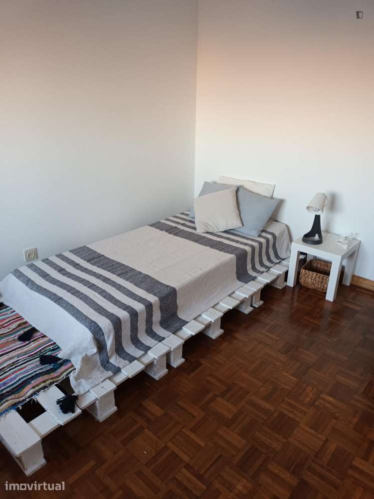 Quarto - localizado em Amadora Lisbon - Grande imagem: 2/24