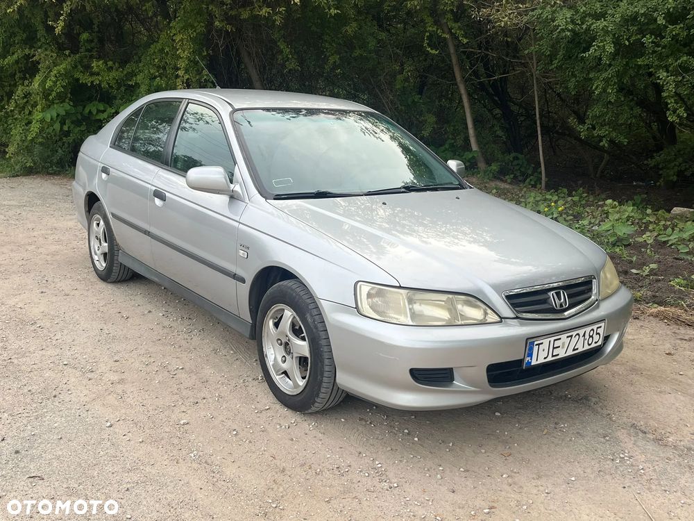Honda Accord 1.8i S - 1