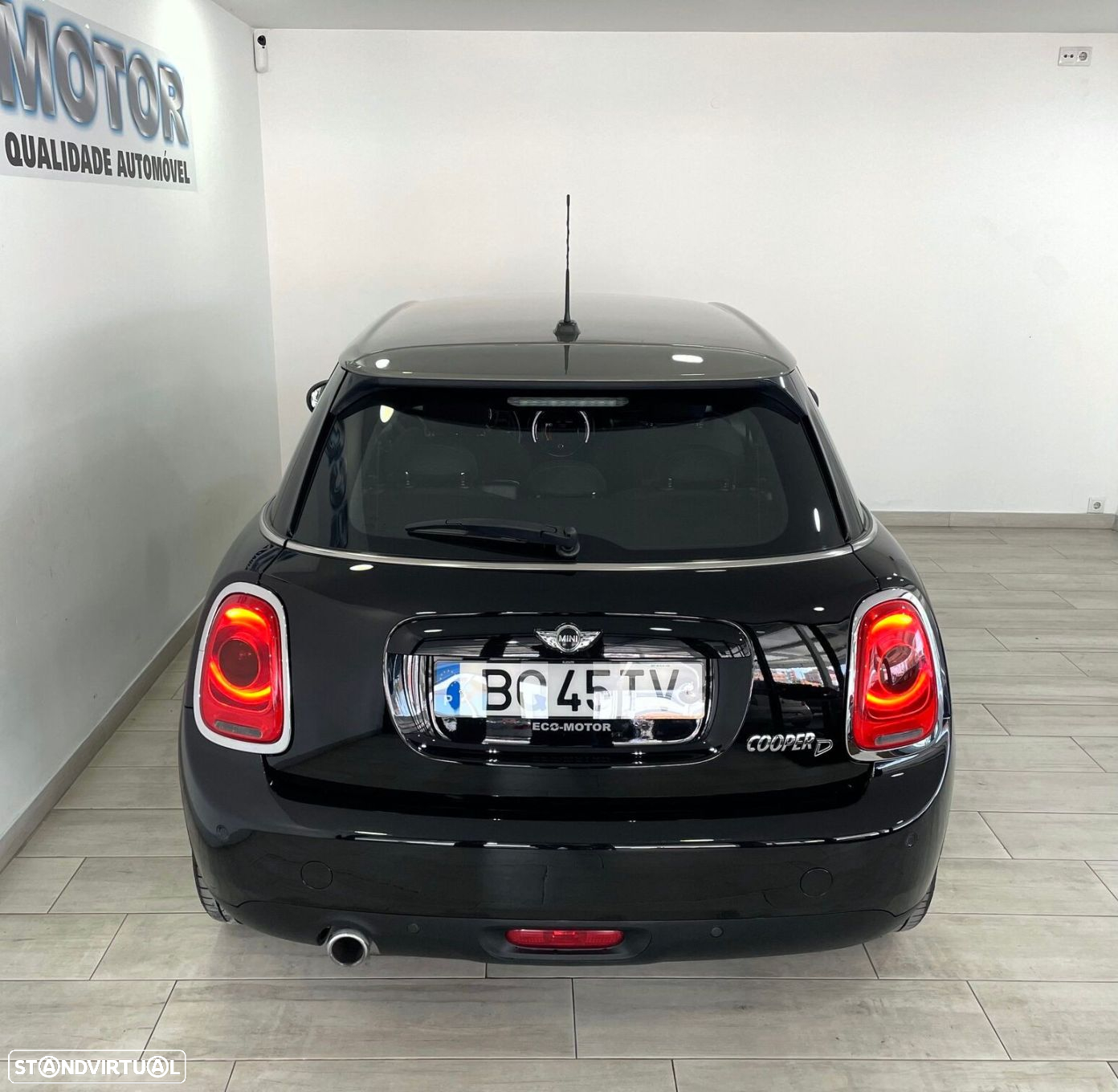 MINI 5 Portas Cooper D Auto - 17