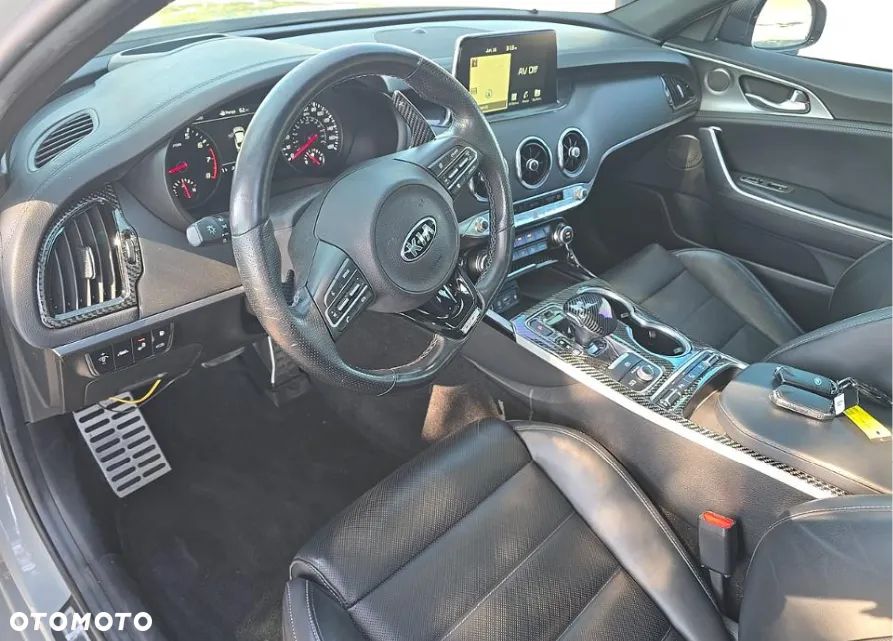 Kia Stinger - 8