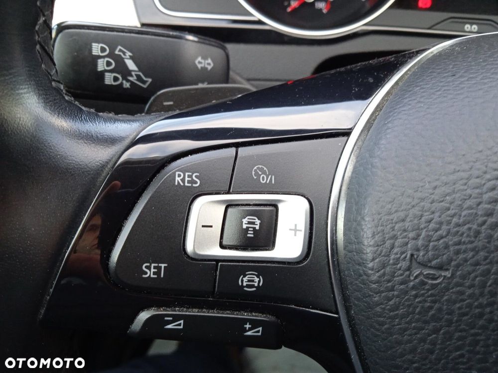 Volkswagen Passat - 15