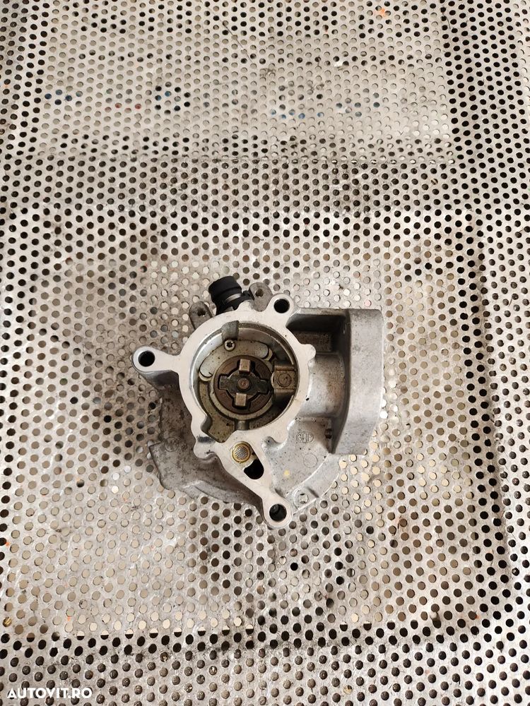 Pompa Vacuum Audi A4 A5 A3 Vw Golf 7 VII Tiguan Seat Skoda 2.0 FSI TFSI Cod 06KAB - Dezmembrari Ara - 3