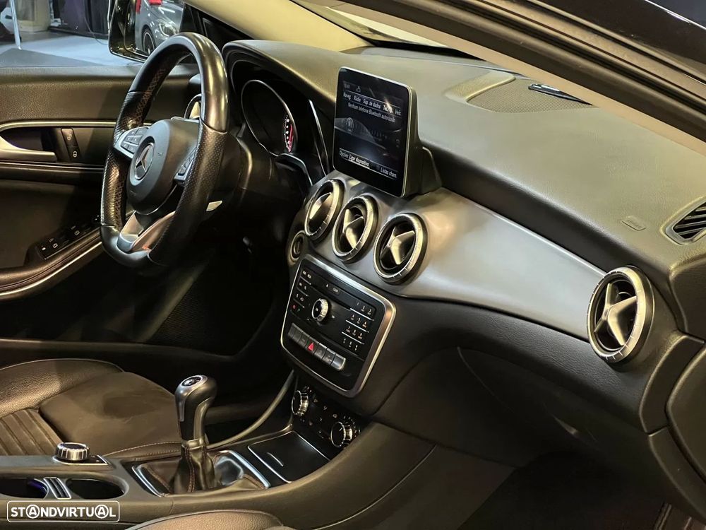 Mercedes-Benz CLA 200 d Shooting Brake AMG Line - 11