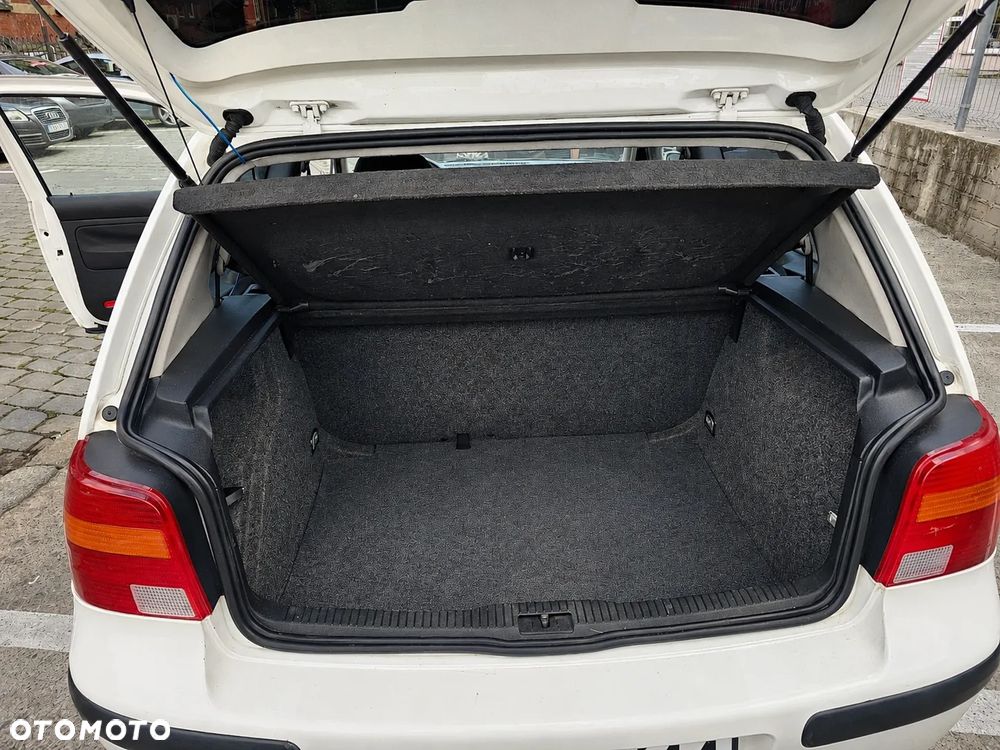 Volkswagen Golf - 10