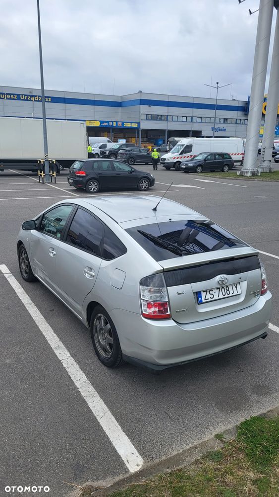 Toyota Prius 1.5 VVT-i Sol - 4