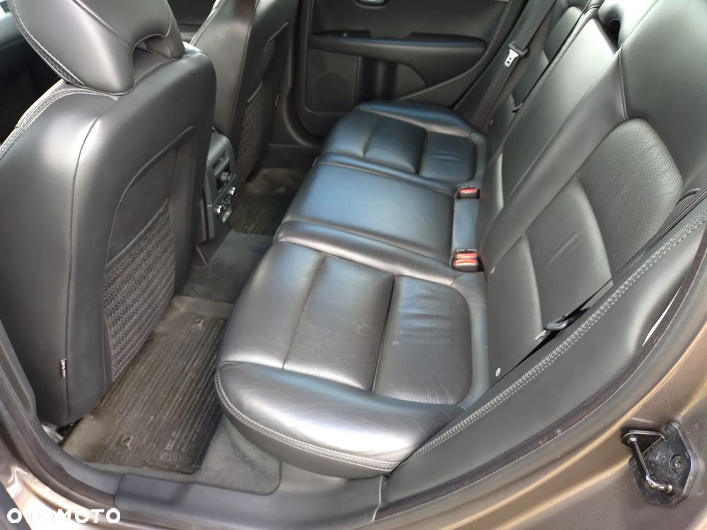Volvo XC 70 D5 AWD Momentum - 19