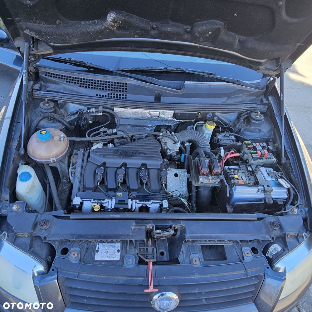 Fiat Stilo 1,6 B 76 kW / 103 KM (2003 kombi) (kod lak: 675) pojazd na części: maska, zderzak, drzwi, szyby, lusterka, chłodnica ... - 3