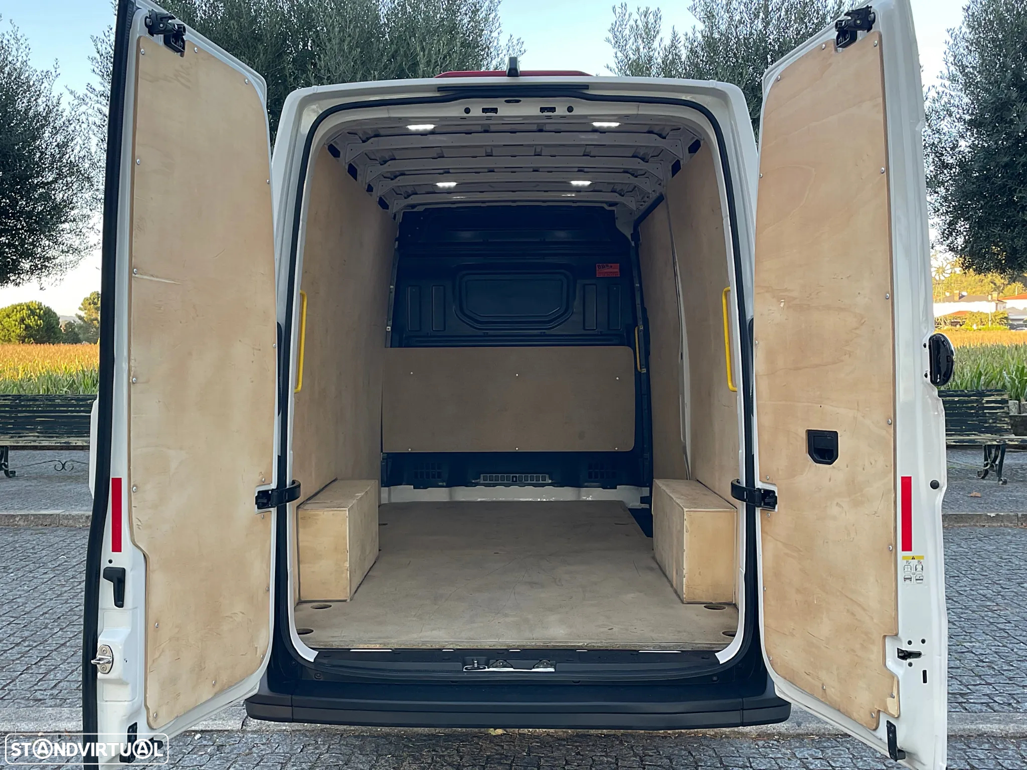 VW Crafter 2.0 TDI L3H3 IVA Dedutível - 23