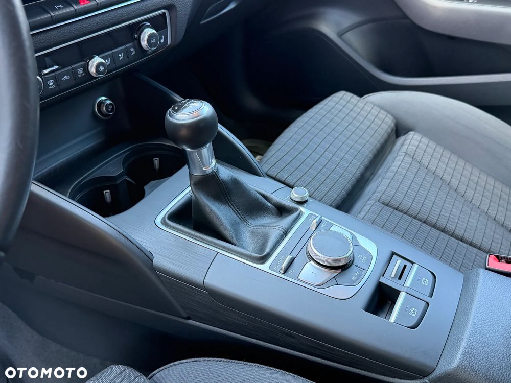 Audi A3 Sportback 1.5 TFSI cylinder on demand sport - 24