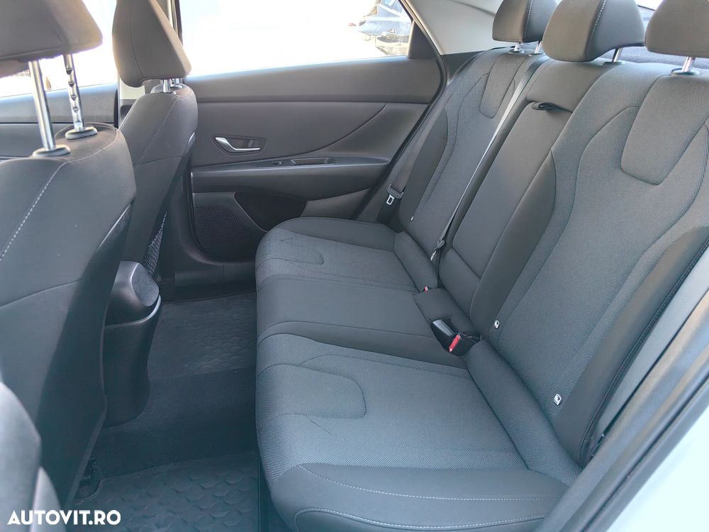 Hyundai Elantra 1.6 l 123 CP CVT Comfort - 16