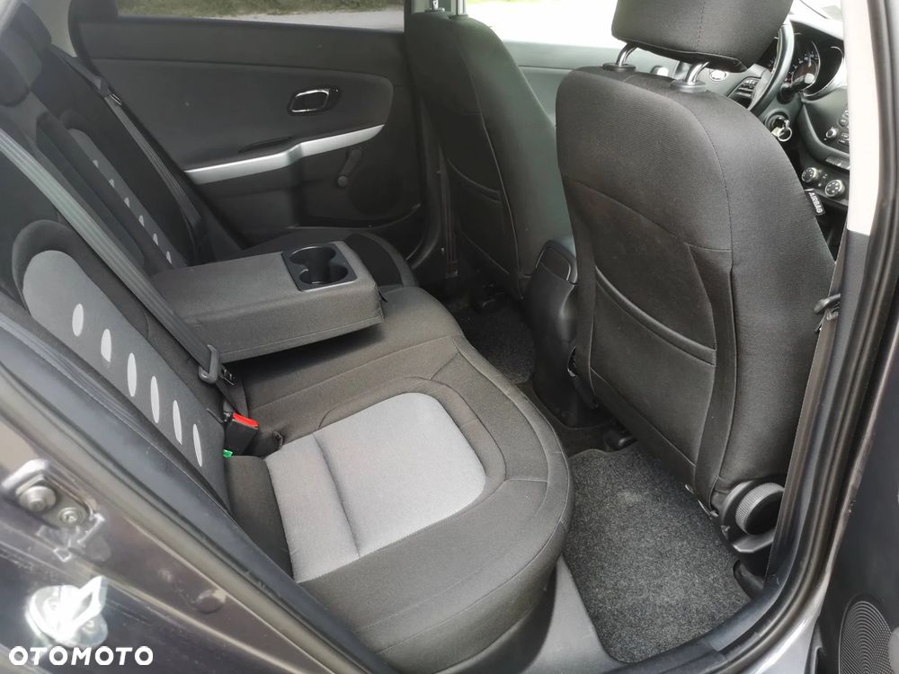Kia Ceed 1.6 GDI Dream-Team Edition - 12