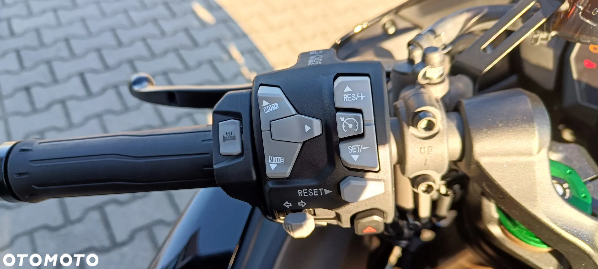 Kawasaki H2 - 10